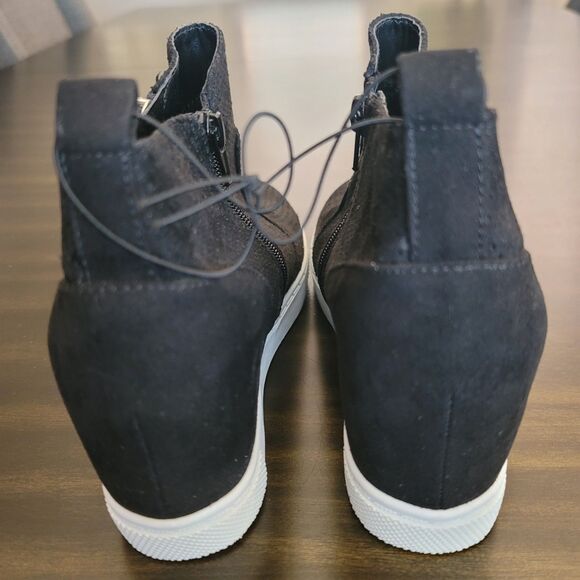 Seven Dials Black Hidden Wedge Perforated Microsuede Sneaker Wedge Size 8.5 New - Picture 7 of 10